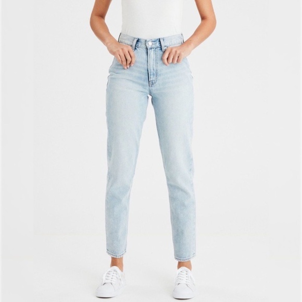 American Eagle Mom Jeans Light Wash